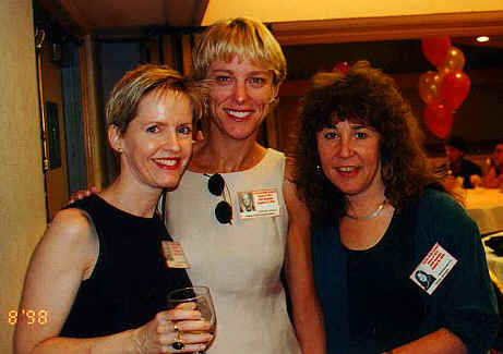 dinner_kelcey_debbie_richmond_diane_johnson.JPG (41918 bytes)