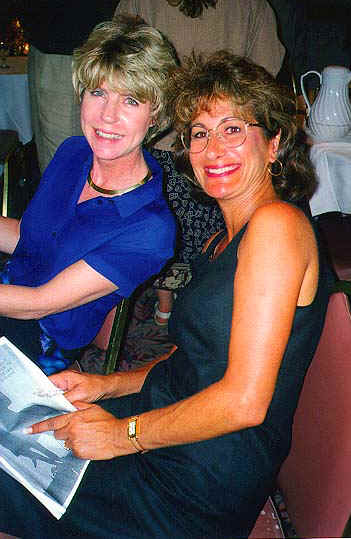 dinner_marie_davies_and_pam_jurich.JPG (51761 bytes)