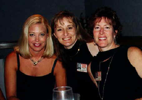 dinner_missy_dawn_karen.JPG (31337 bytes)