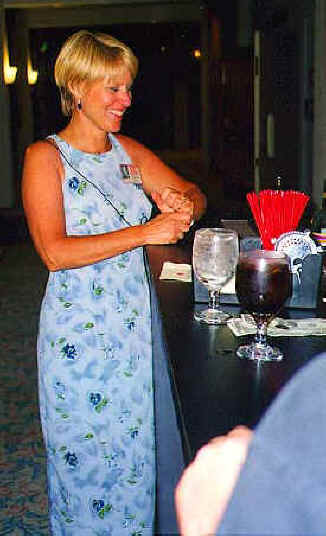 dinner_sue_lacornu.JPG (49751 bytes)