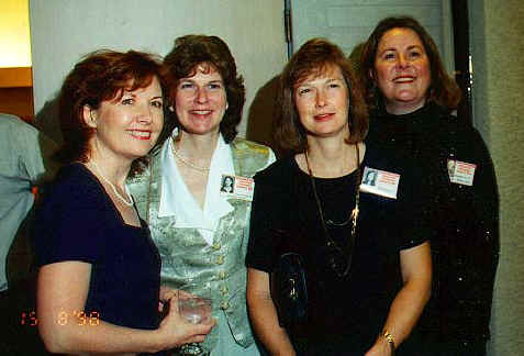 dinner_terri_janet_janeen_debbie.JPG (43058 bytes)