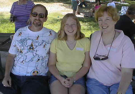 picnic2_mike_amanda_diane.JPG (44104 bytes)