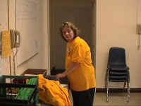 001020 088 lorna preparing alumni clothes web.jpg (40239 bytes)